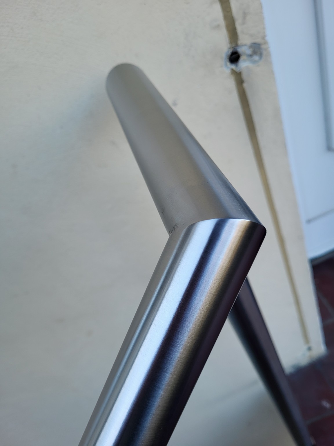 Detail einer geschliffenen Handlaufverbindung